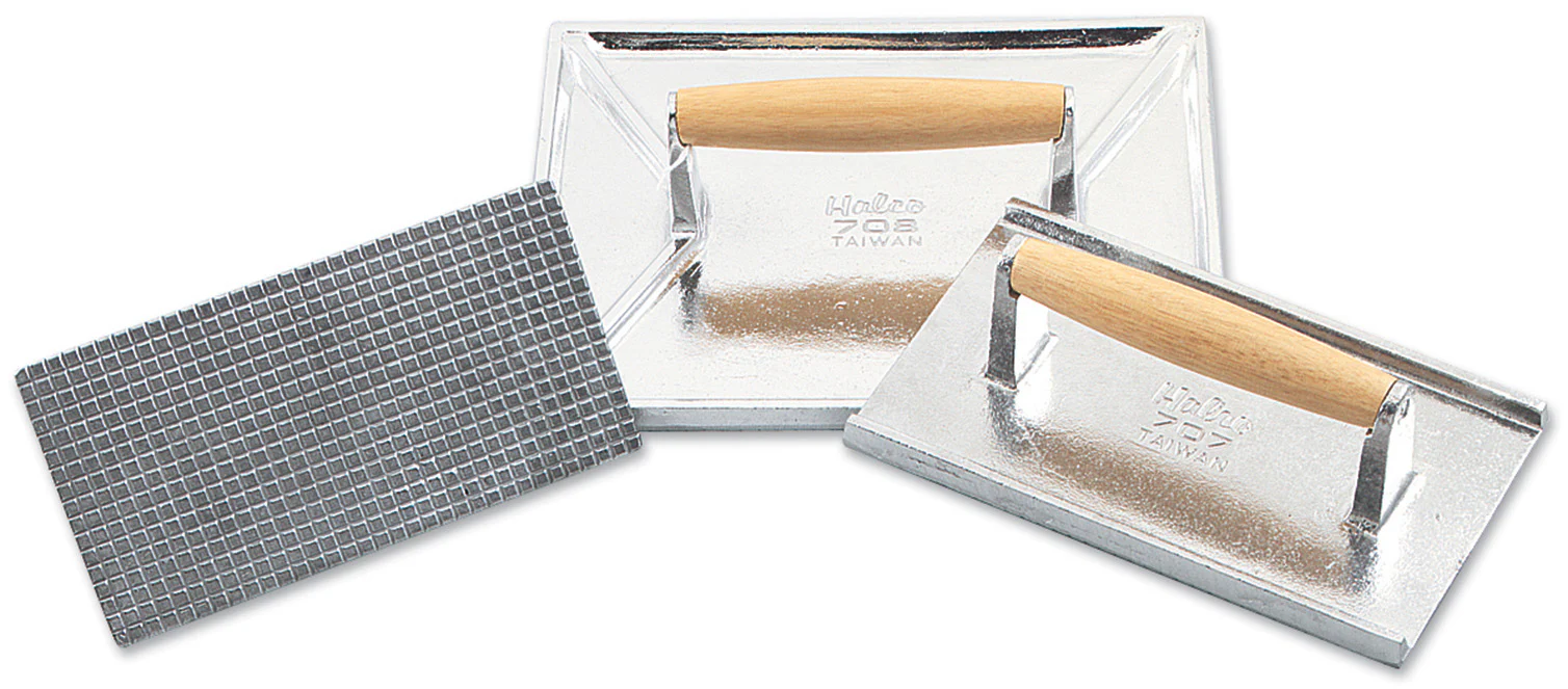 Browne 708 Aluminum Steak Weight with Wooden Handle 11" x 9" - Image 2