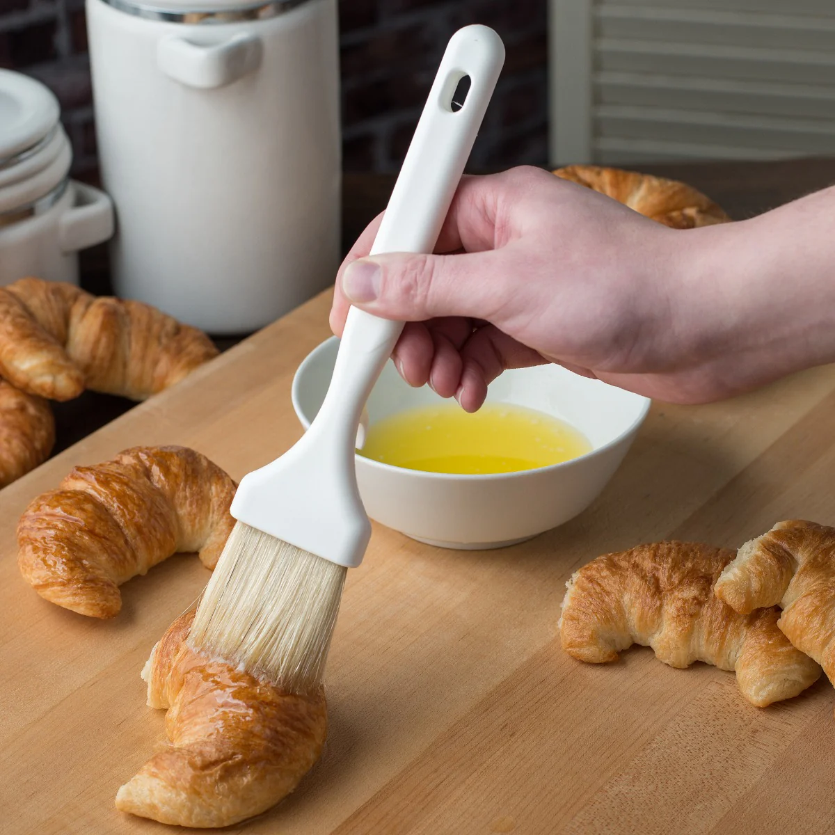 Carlisle 4037800 Sparta Meteor Flat Pastry / Basting Brush with 2"W Boar Bristles & Plastic Handle with Hook - White - Image 7