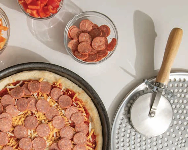 Browne 574262 Pizza Cutter with 4" dia. Stainless Steel Wheel and Lacquered Hardwood Handle 9"OAL - Image 2