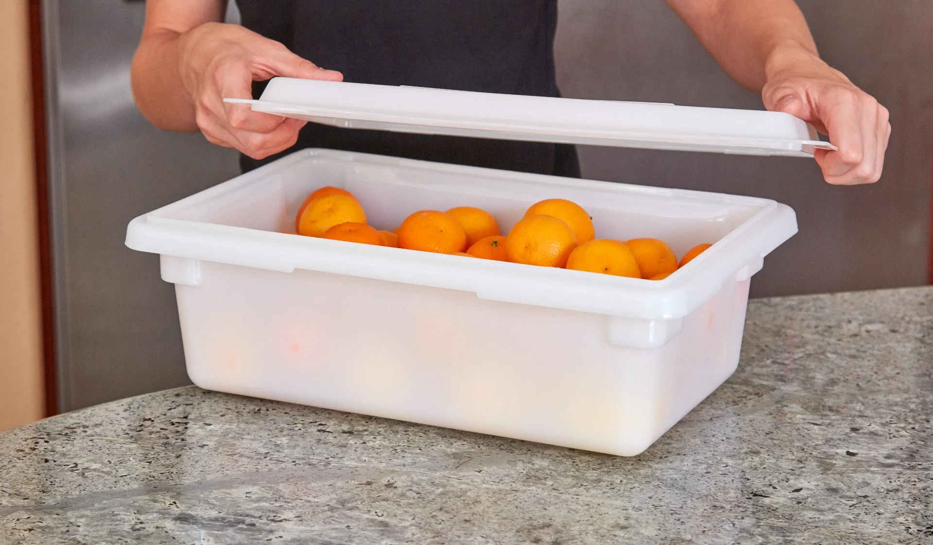 Cambro 12186P148 Polyethylene Food Storage Box 12" x 18" x 6" - 3 gal.- White - Image 12