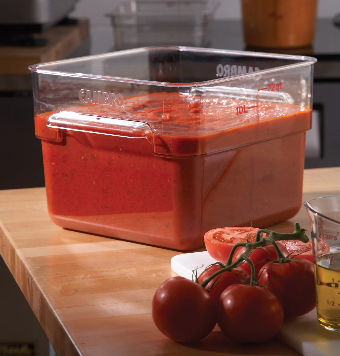 Cambro 12SFSCW135 CamSquare Food Container w/ Graduations 12 qt. Clear - Image 10