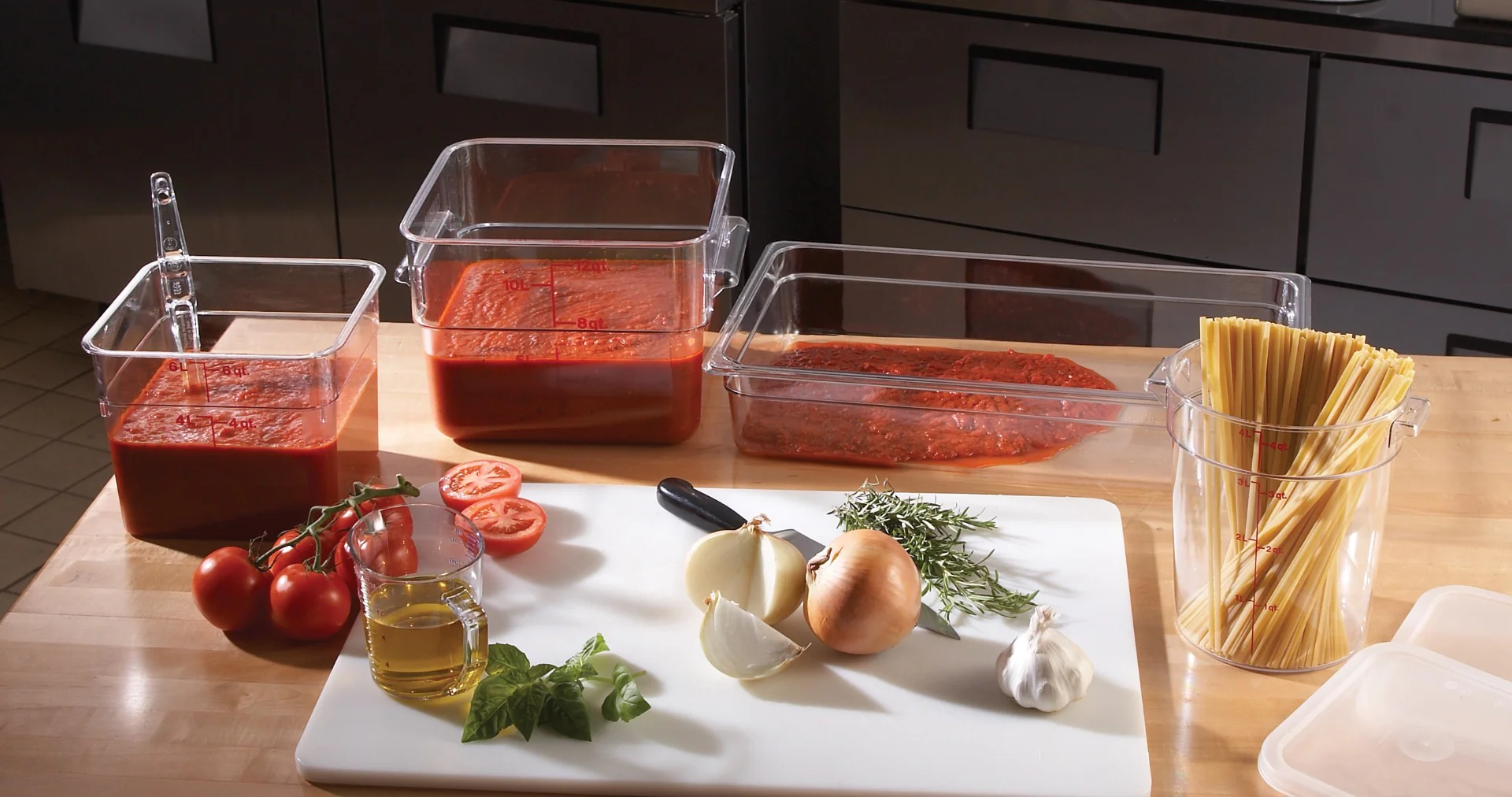 Cambro 12SFSCW135 CamSquare Food Container w/ Graduations 12 qt. Clear - Image 12