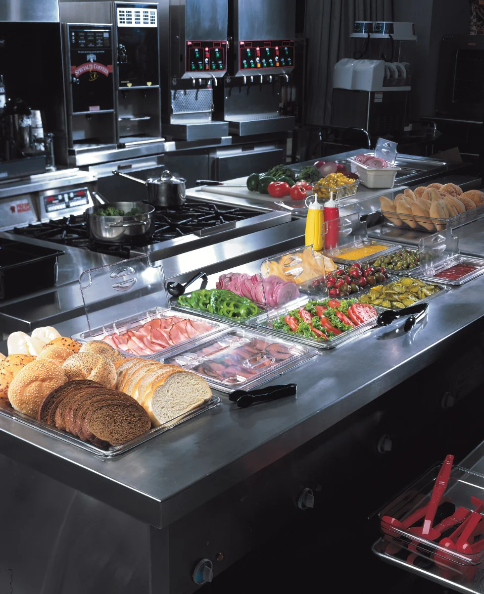 Cambro 22CW135 Camwear Polycarbonate Food Pan 2-1/2" Deep - 1/2 Size - Clear - Image 3
