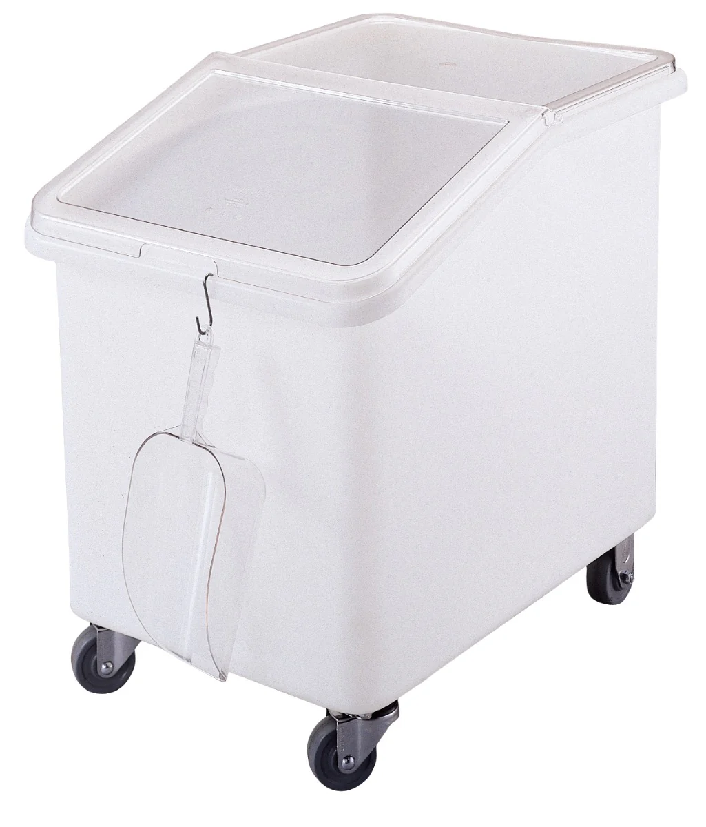 Cambro SCP64CW135 Camwear Polycarbonate Flat Bottom Scoop 64 oz. - Clear - Image 3