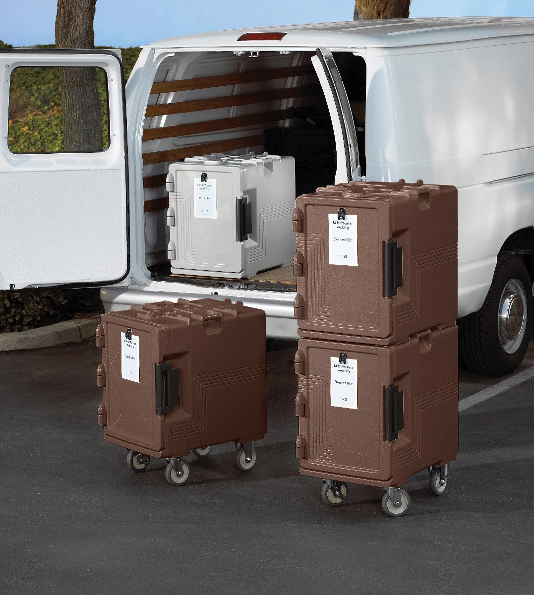 Cambro UPCS400131 Ultra Pan Carrier S-Series Front Loading Insulated Food Pan Carrier with Menu Clip 18" 60 qt. - Dark Brown - (6) Full Size 2-1/2" Deep Pan Capacity - Image 11