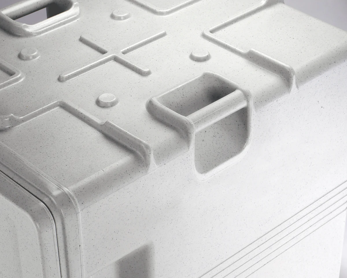 Cambro UPCS400480 Ultra Pan Carrier S-Series Front Loading Insulated Food Pan Carrier with Menu Clip 18" 60 qt. - Speckled Gray - (6) Full Size 2-1/2" Deep Pan Capacity - Image 6