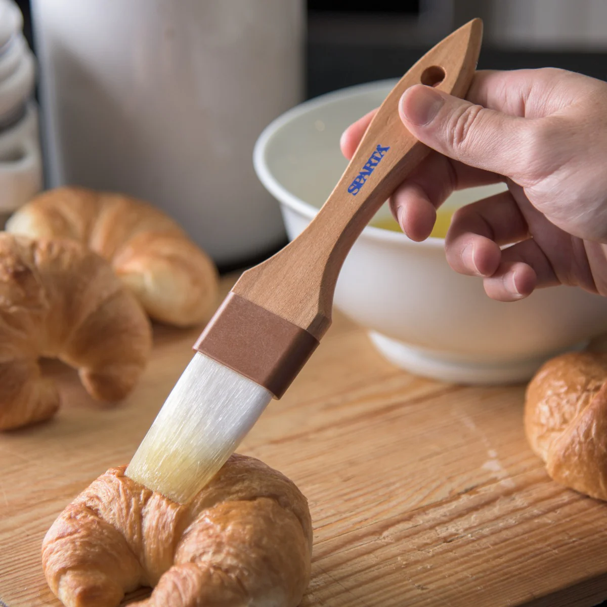 Carlisle 4039600 Sparta Chef Series Pastry Brush with White Nylon Bristles and Hardwood Handle 1-1/2" - Image 2