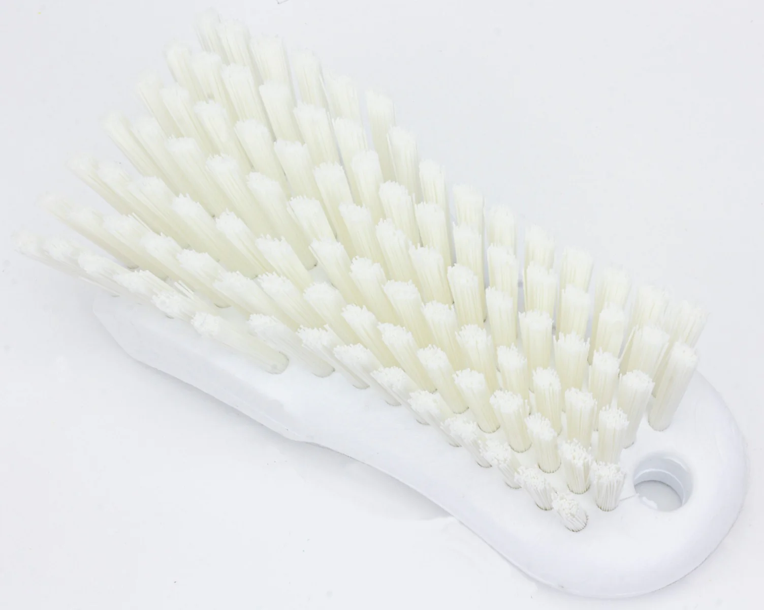 Carlisle 40521EC02 Sparta Color Coded Cutting Board / Hand Scrub Brush with Polyester Bristles and Plastic Block 6" - White - Image 6