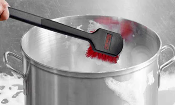Chef Master 90049 High Heat Pot Brush with Red Nylon Bristles and Black Plastic Handle 20" - Image 4
