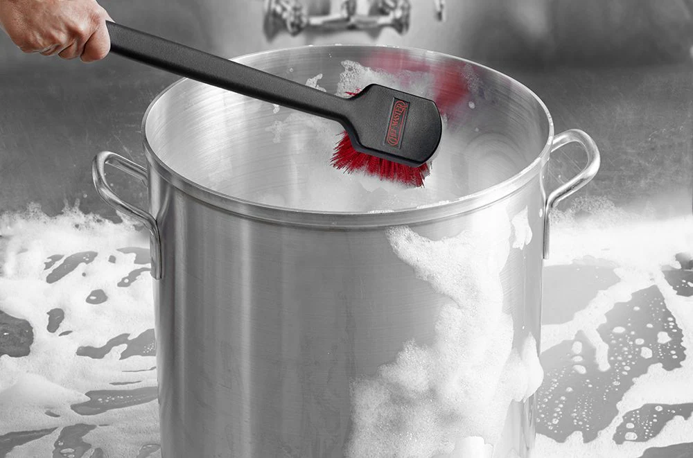 Chef Master 90049 High Heat Pot Brush with Red Nylon Bristles and Black Plastic Handle 20" - Image 7