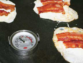 Cooper-Atkins 3210-08-1-E Bi-metal Surface Grill Thermometer - (100 to 600 Deg. F) - Image 3