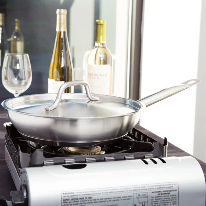 Vollrath 3820 Deluxe 6-Piece Induction Ready Stainless Steel Optio Cookware Set - Includes: 2.75 Qt., 4 Qt. Sauce Pans, and 9.5" Non-stick Fry Pan and Covers - Image 2