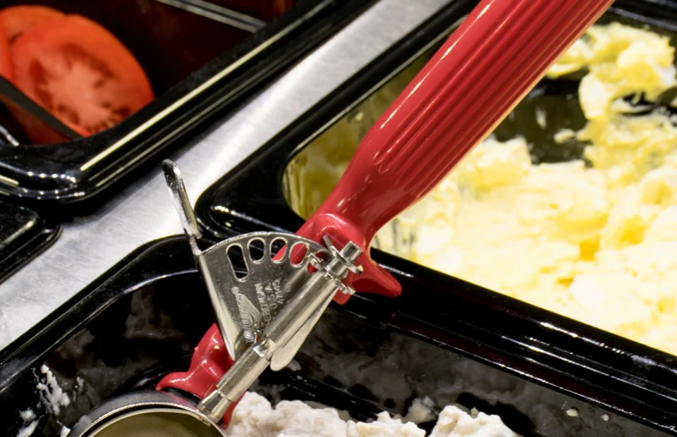 Vollrath 47145 Jacob's Pride Thumb Press Disher with One-Piece Red Handle 1-1/3 oz. - Size 24 - Image 7
