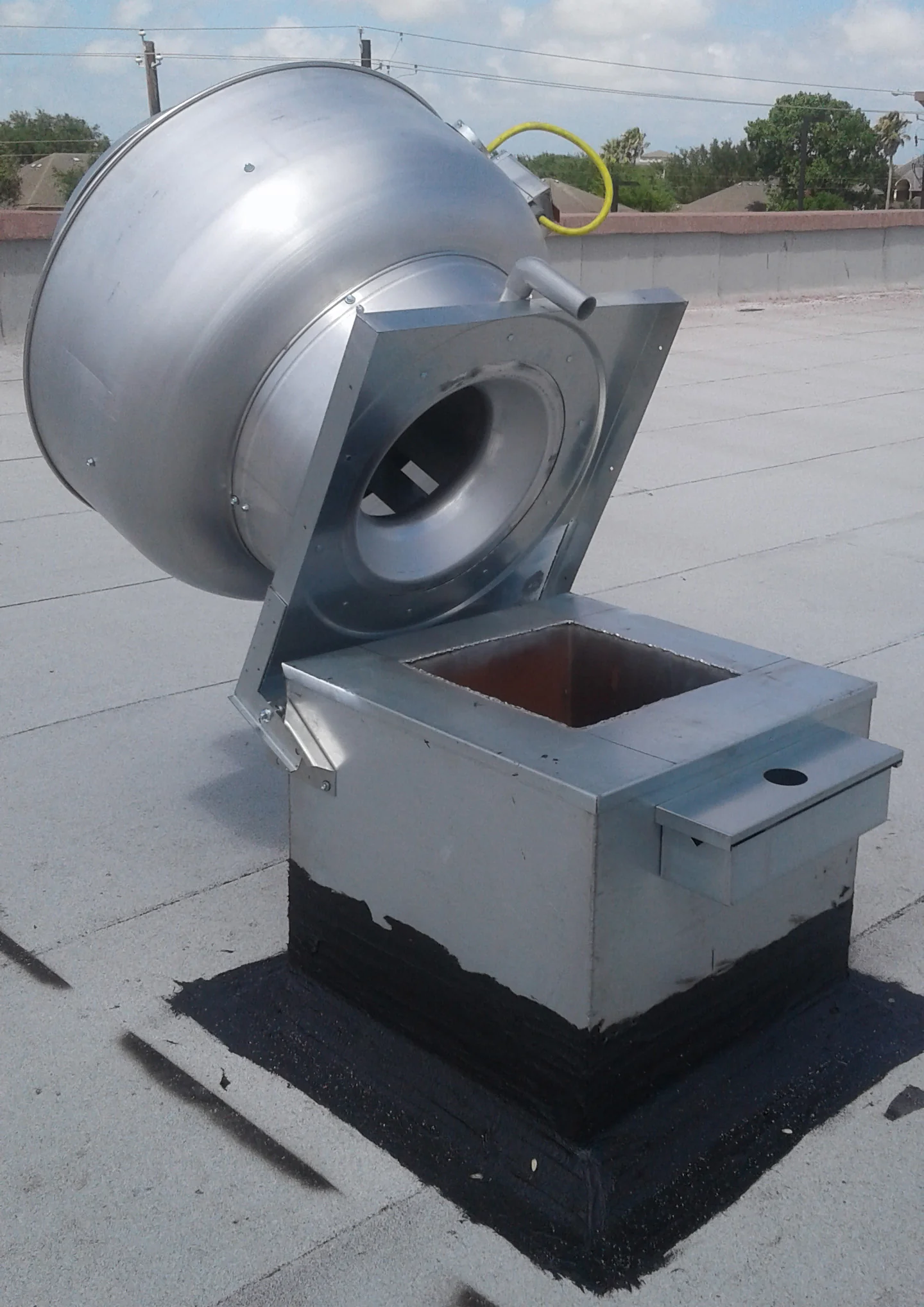 CaptiveAire DU85-SC-1250-3000 High Speed Direct Drive Centrifugal Upblast Exhaust Fan CFM Range: 1250 CFM to 3000 - 115v - Image 4