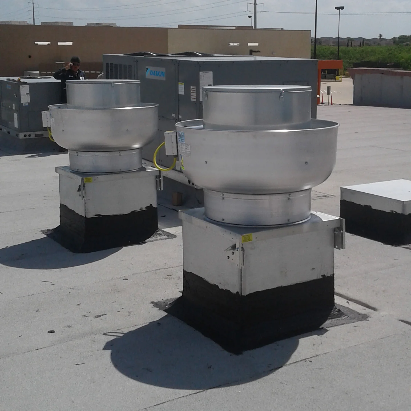 CaptiveAire DU85-SC-1250-3000 High Speed Direct Drive Centrifugal Upblast Exhaust Fan CFM Range: 1250 CFM to 3000 - 115v - Image 7