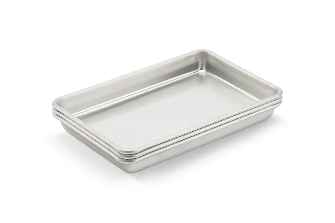 Vollrath 5228 Wear-Ever Eighth Size 16 Gauge 6 1/2" x 9 1/2" Curled Rim, No Wire Aluminum Bun / Sheet Pan - Image 2