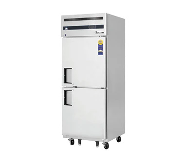 Everest Refrigeration ESRH2 1-Section 2 Half Solid Door Reach-In Refrigerator 30" - 115V - Image 2
