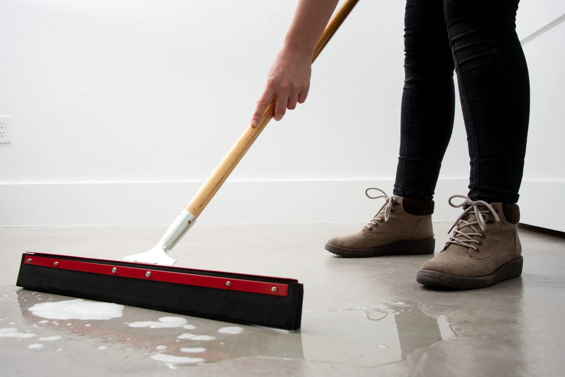 Floor Squeegee, Red, 18" W, Carlisle 4007500 - Image 8