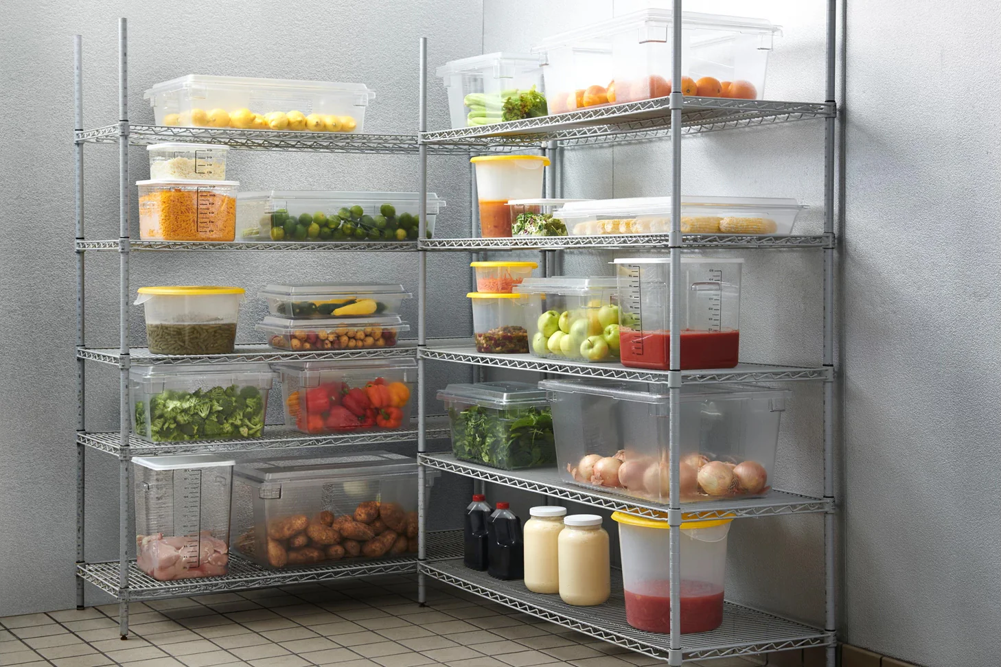 Rubbermaid FG331000CLR Polycarbonate Food / Tote Box Lid 18" x 12" - Clear - Image 4