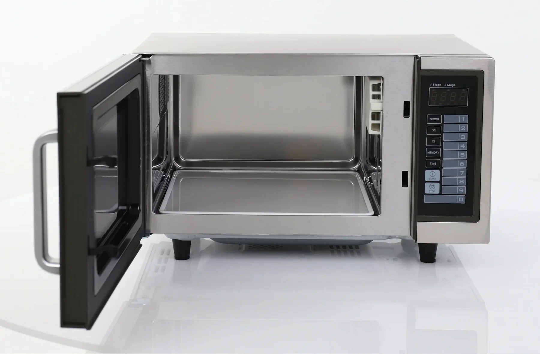 General GEW1000E Stainless Steel Medium Duty Commercial Microwave Oven with Digital Touch Pad Controls 20" - 1.0 cu. ft. - 120V, 1,000W - Image 3