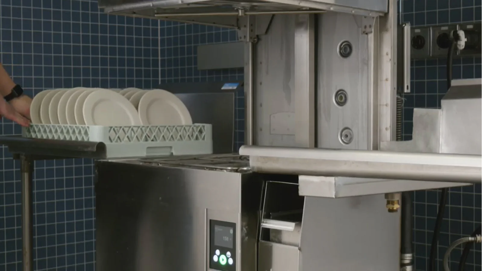 Hobart AM16SCB-16 Low Temp Door Dishwasher w/ Booster – 72 Racks/hr - Image 5