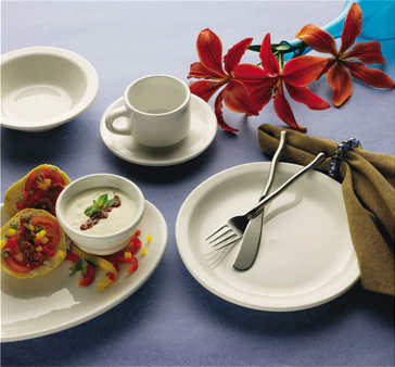 International Tableware BR-13 Brighton European White Narrow Rim Oval China Platter 11-1/2" x 9" - 12/cs - Image 3