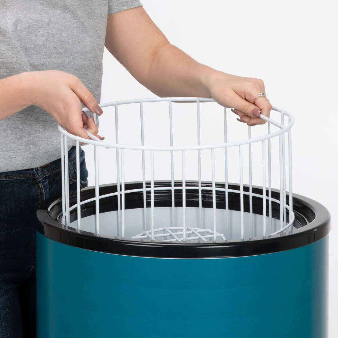 IRP 6001006 BREEZER II Portable Round Barrel Beverage Cooler with Adjustable Thermostat 17-1/2"Dia. x 37-7/8"H - Image 3
