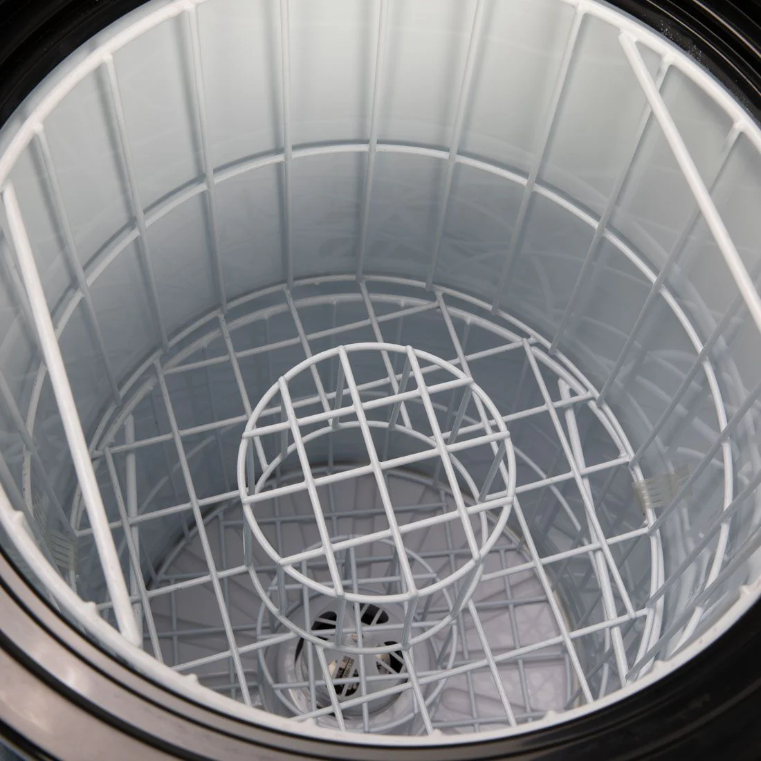 IRP 6001006 BREEZER II Portable Round Barrel Beverage Cooler with Adjustable Thermostat 17-1/2"Dia. x 37-7/8"H - Image 4