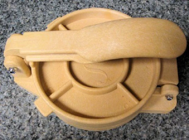 Jayhawk TPP65 Plastic Manual Tortilla Press 6-1/2" Dia. - Beige - Image 2