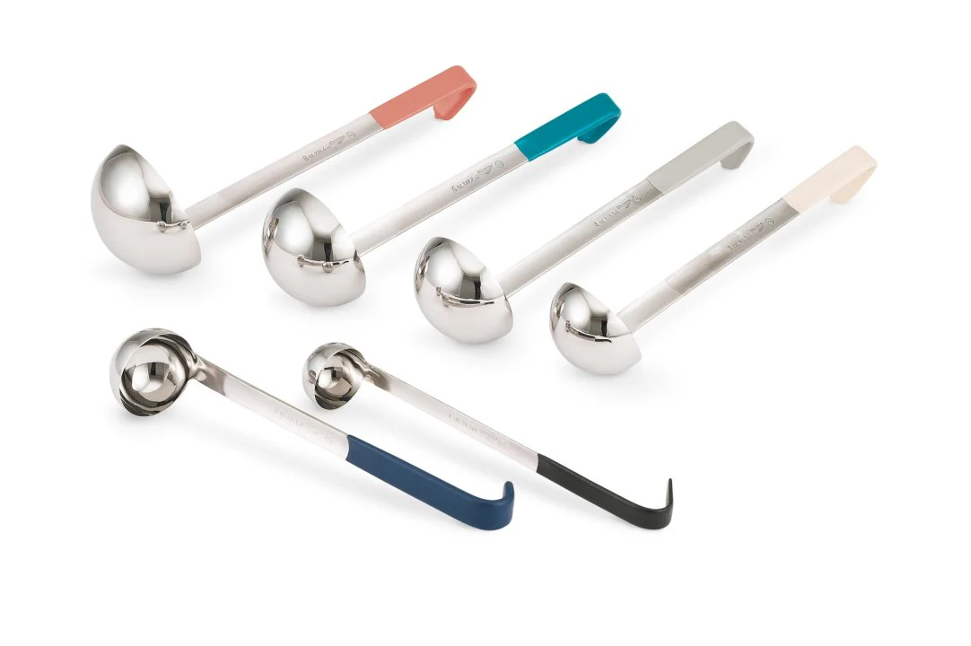 Vollrath 4980655 Jacob's Pride One-Piece Heavy-Duty Stainless Steel Ladle with 12-3/8" Teal Kool-Touch Grooved Hooked Handle 6 oz. - Image 2
