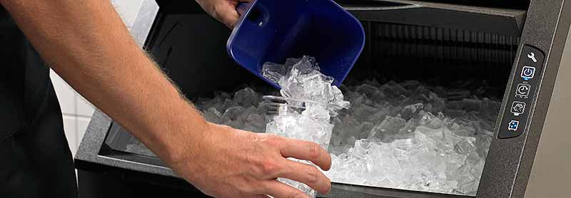 Manitowoc UDP0240A NEO Air Cooled Undercounter Dice Ice Machine with 90 lb. Bin 26" - 240 lb/24hrs - Image 3