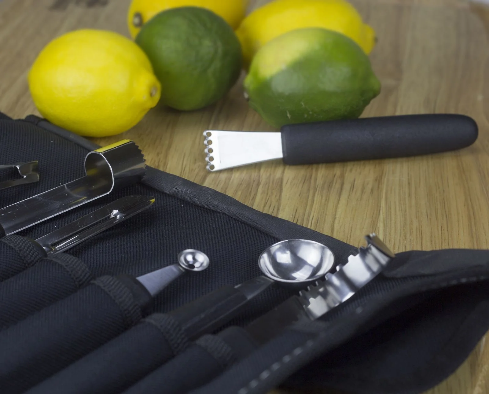 Mundial GH0221 8-Piece Garnishing Tool Set with Soft Black Case - Image 5