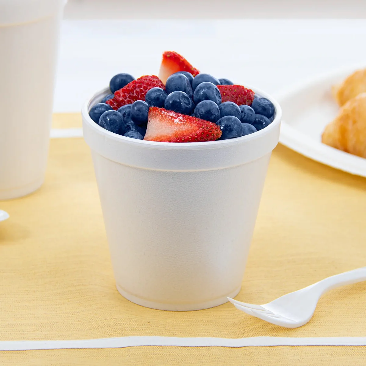 Dart 16MJ20 Insulated Foam Container Cup 16 oz (Case of 500) Restaurant Disposable Containers - Image 2
