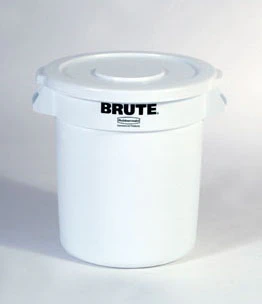 Rubbermaid FG260900WHT BRUTE Self-Draining Round Flat Lid for use with 10-Gallon Container - White - Image 3