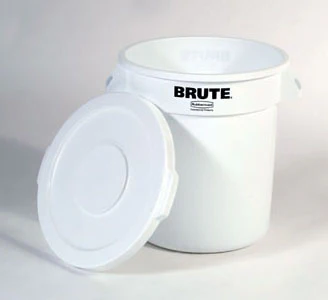 Rubbermaid FG261960WHT BRUTE Self-Draining Round Flat Lid for use with 20-Gallon Container- White - Image 3