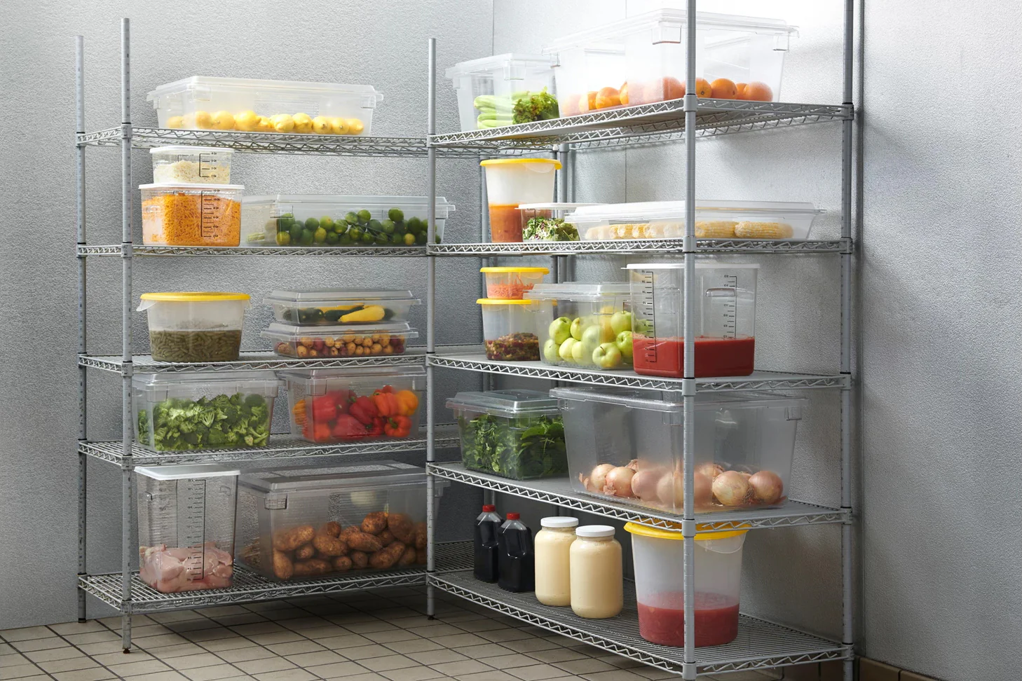 Rubbermaid FG632200CLR Plastic Space-Saving Square Food Storage Container with Liter and Qt. Gradations 22 qt. - Clear - Image 10