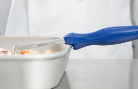 Vollrath 6412230 Jacob's Pride Color-Coded One-Piece Heavy-Duty Stainless Steel Solid Oval Spoodle Food Portioner with Blue Nylon Handle 2 oz. - Image 3