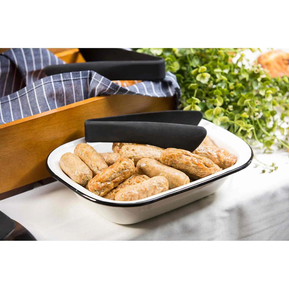 TableCraft 39100 Silicone Coated Stainless Steel Serving Tongs 7" - Black - Image 5