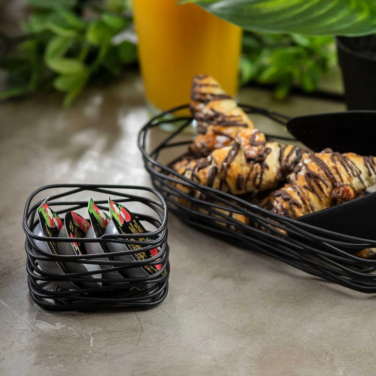 TableCraft BK156 Artisan Collection Powder Coated Metal Wire Sugar Packet Holder / Sugar Caddy 3" x 2-1/2" x 2" - Black - Image 4