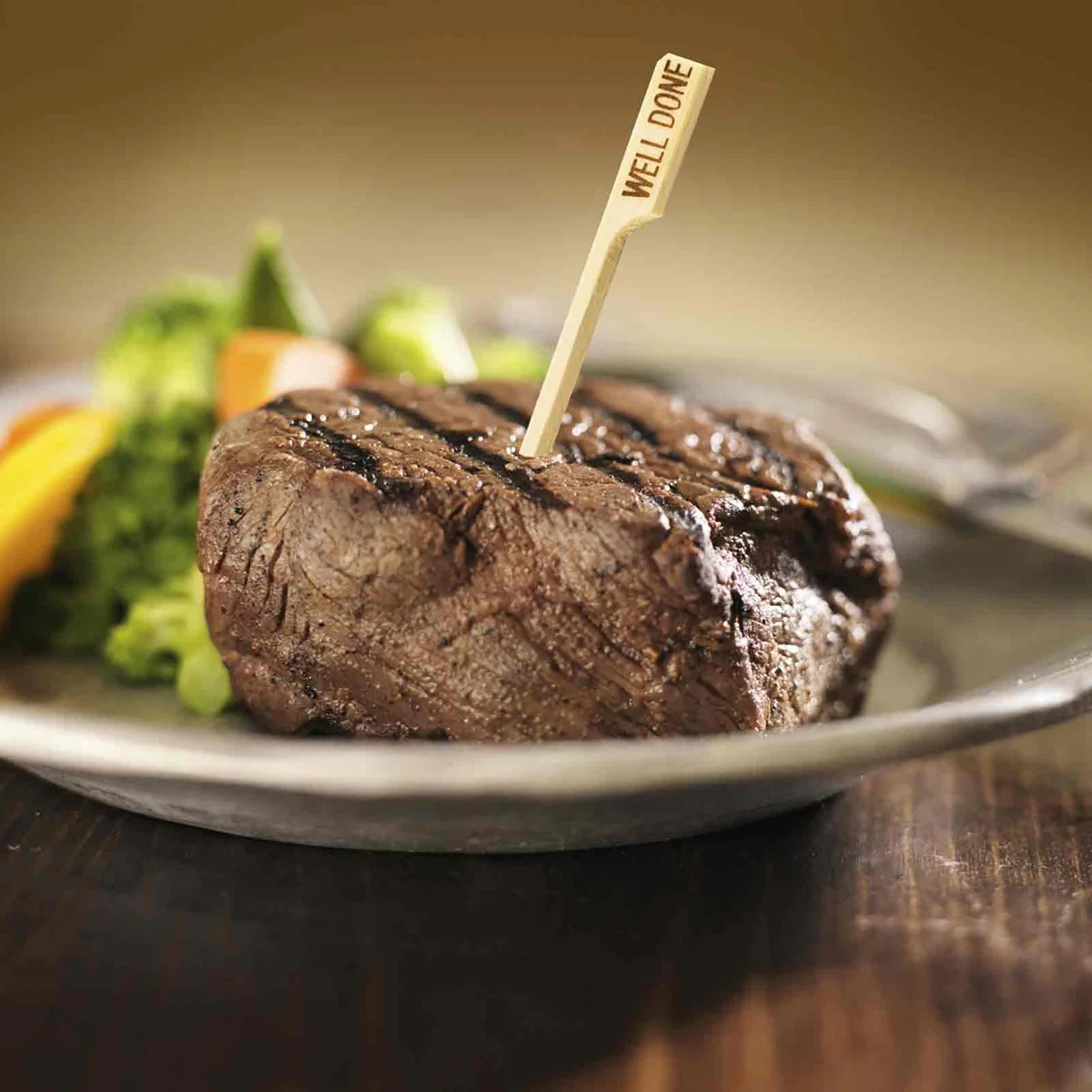 TableCraft WELLDONE "Well Done" 3-1/2" Bamboo Temperature Meat Marker Pick - 100/Pack - Image 7