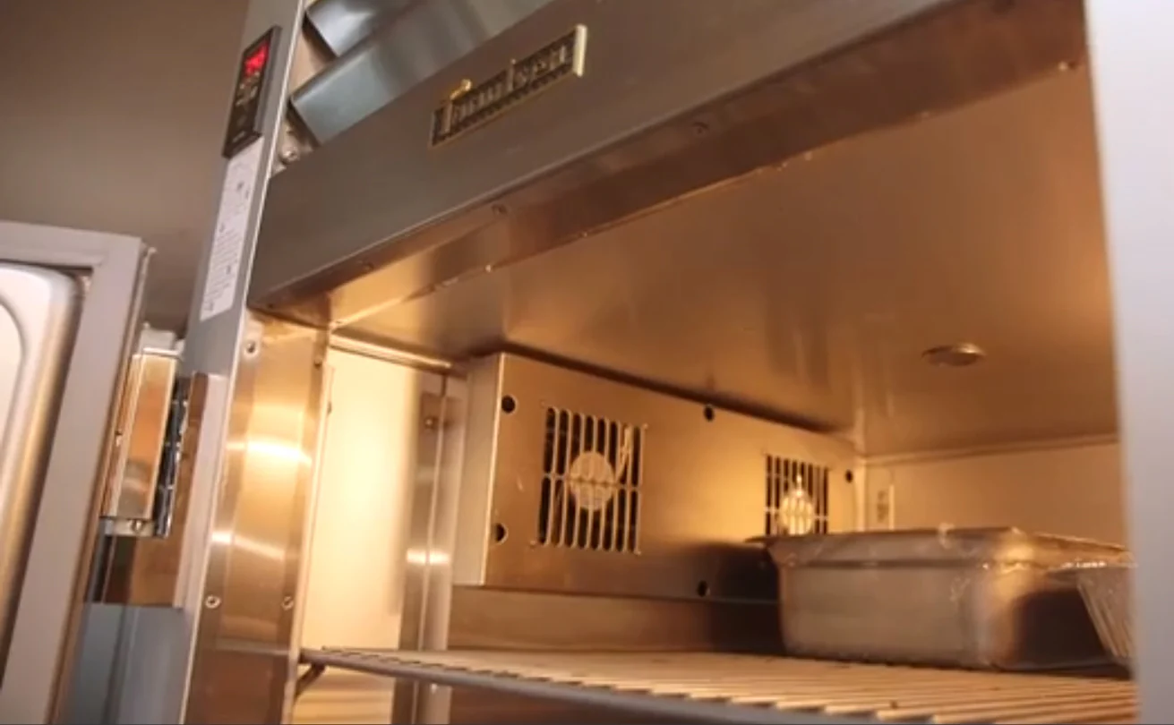 Traulsen AIH132H-FHS Spec-Line 1-Section 1 Solid Door Roll-In Heated Holding Cabinet 36" - Accepts 72"H Racks - 38.2 cu. ft. - 115v - Image 2