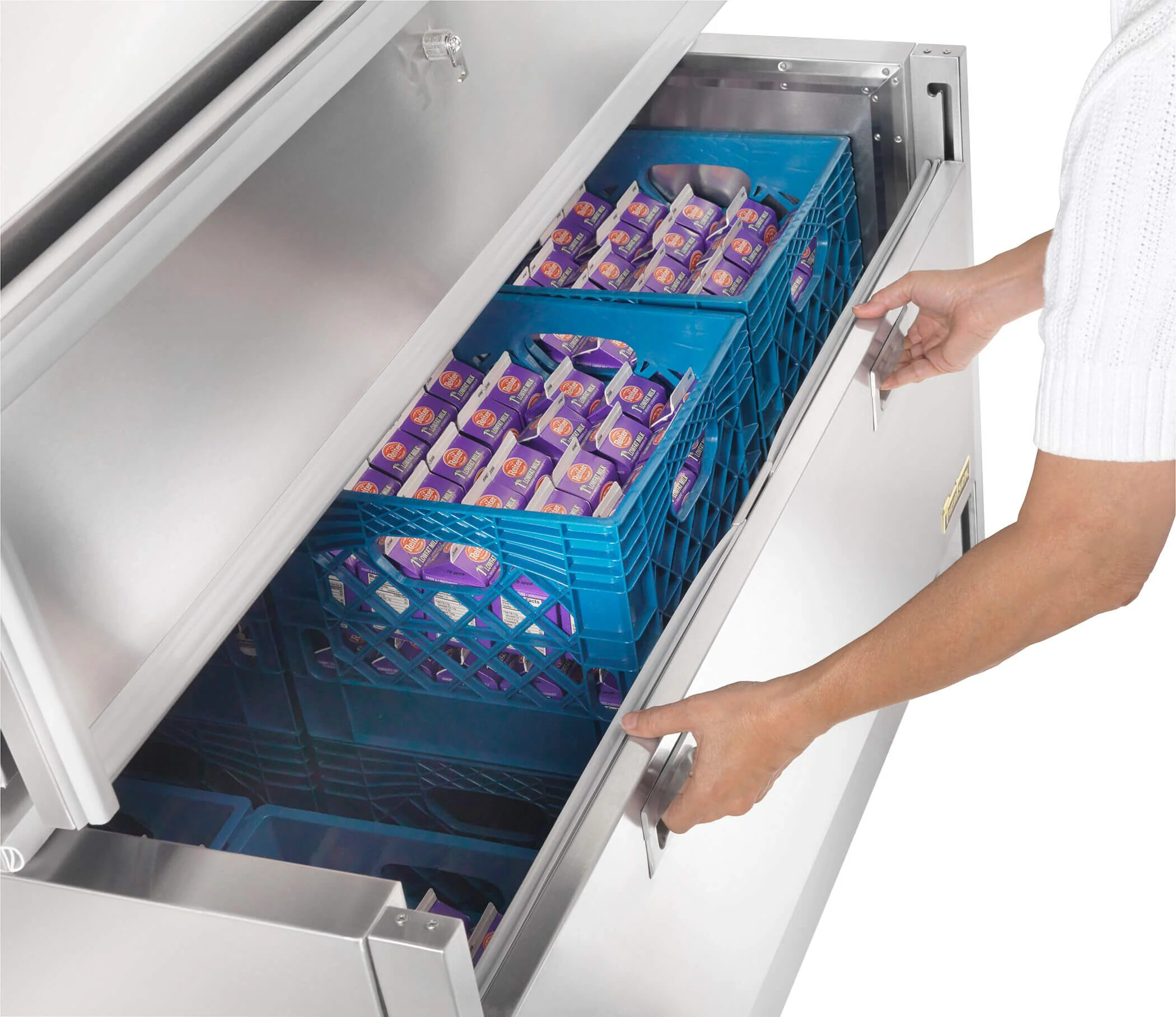 Traulsen RMC34D4 Double Sided School Milk Cooler 34" with 4" Casters - 8-Crate/cap - Image 8