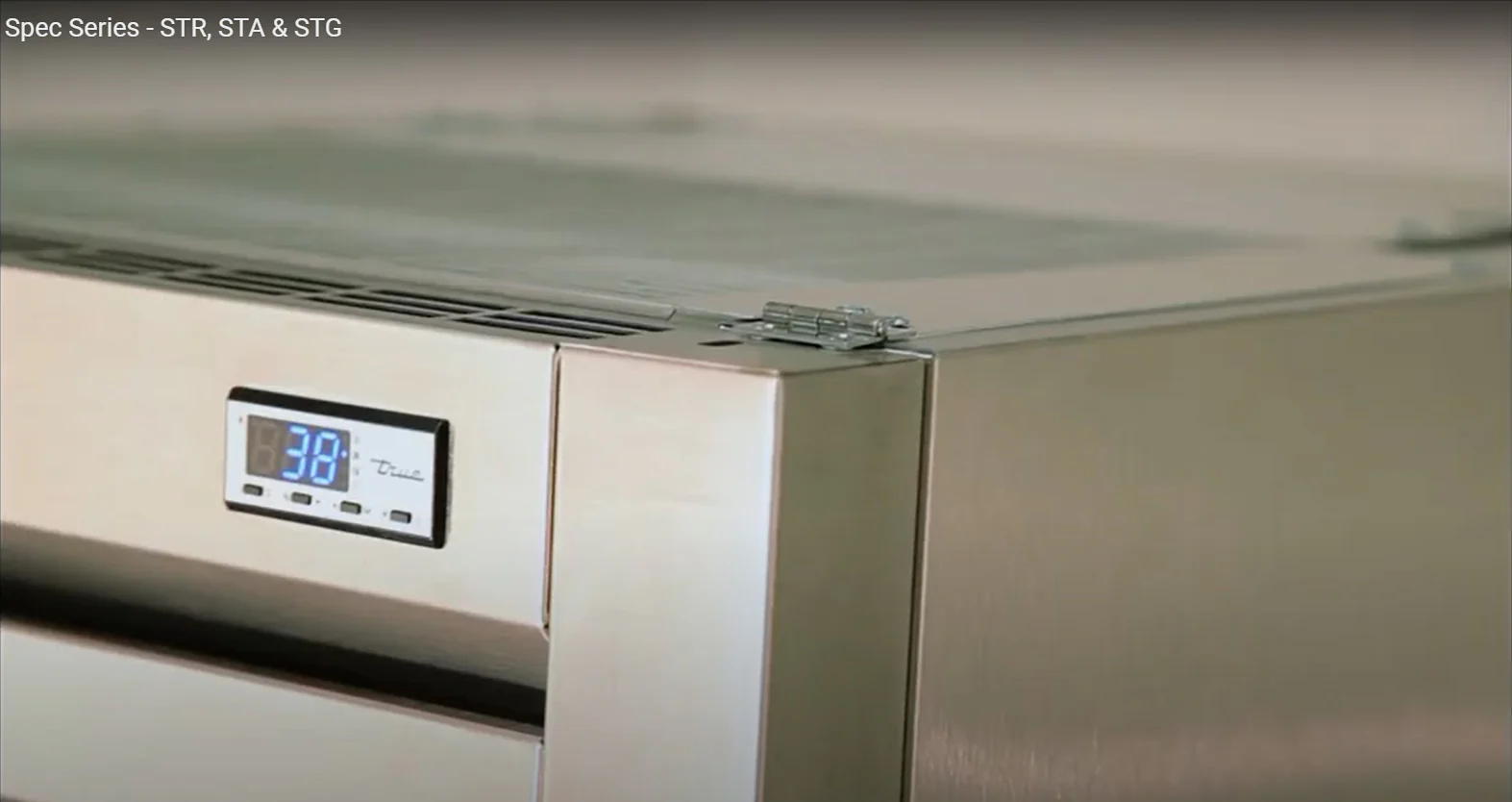 True STA1DT-2HS-HC Spec Series 1-Section 2 Solid Half Door Dual Temp Reach-In Refrigerator / Freezer 27" - 115v - Image 12