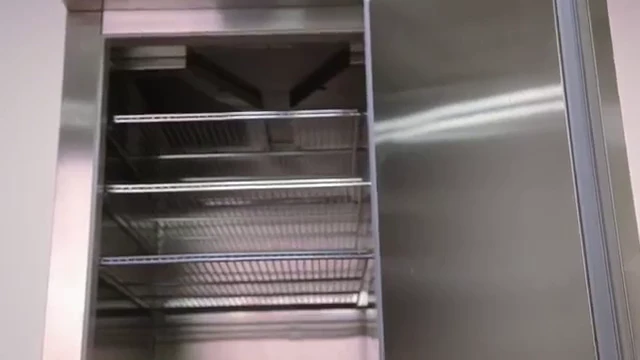 True STA1F-2HS-HC Spec Series 1-Section Reach-In Freezer – 27" Stainless Steel | 2 Solid Half Doors | 115V - Image 2