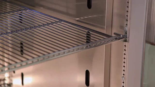 True STA1R-1S-HC Spec Series 1-Section 1 Solid Door Reach-In Refrigerator 27" - 31 cu. ft. - 115v - Image 4