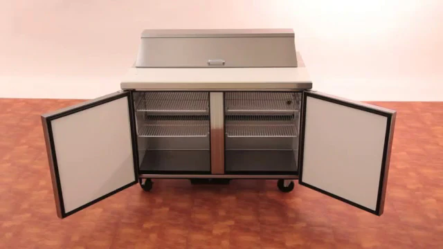 True TSSU-48-12-HC 2-Section 2 Door Refrigerated Salad/Sandwich Prep Table 48" - Holds (12) 1/6 Size Pans - 115v - Image 2