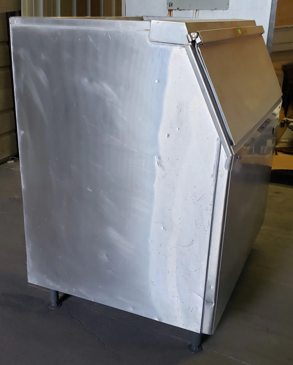 Used Restaurant Equipment - Scotsman BH900S-C Stainless Steel Modular Ice Storage Bin 48"Wx 33-3/4"D x 44"H - 740 lb. Capacity - Image 4