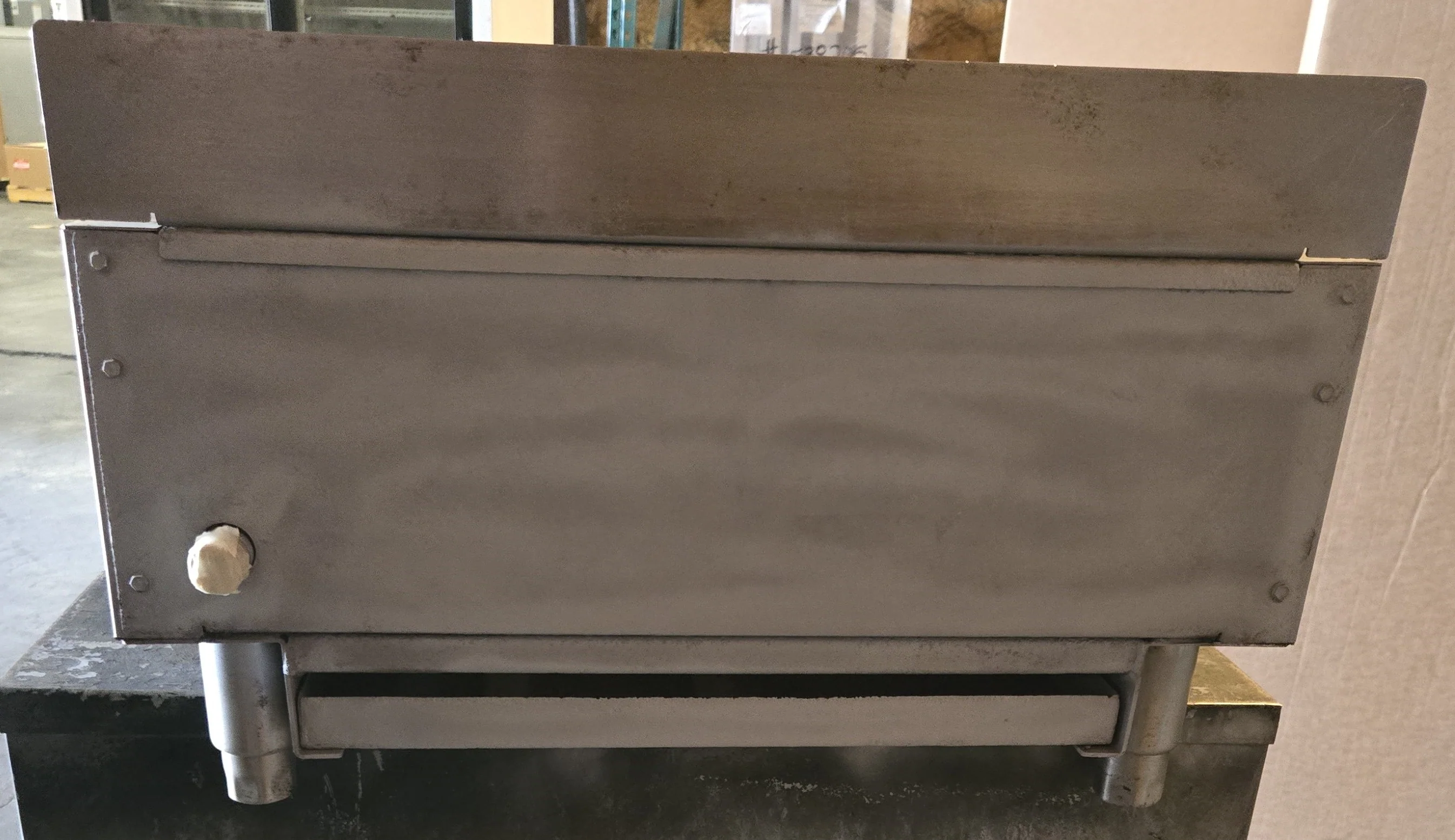Used Restaurant Equipment - Wolf ACB25 Achiever Countertop Natural Gas Charbroiler with 4 Burners 25" - 68,000 BTU - Image 4
