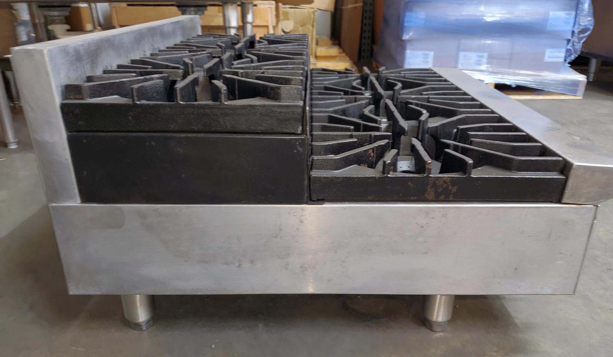 Used Vulcan VHP636U Achiever Countertop Step-Up Natural Gas Hotplate with 6 Burners 36" ā 6 x 30,000 BTU - Image 2