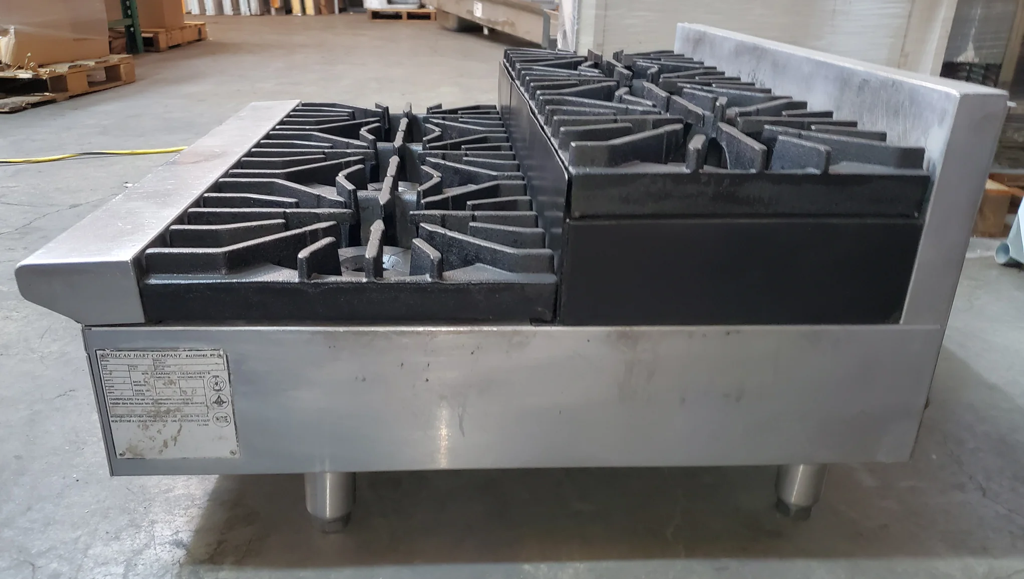 Used Vulcan VHP636U Achiever Countertop Step-Up Natural Gas Hotplate with 6 Burners 36" ā 6 x 30,000 BTU - Image 3
